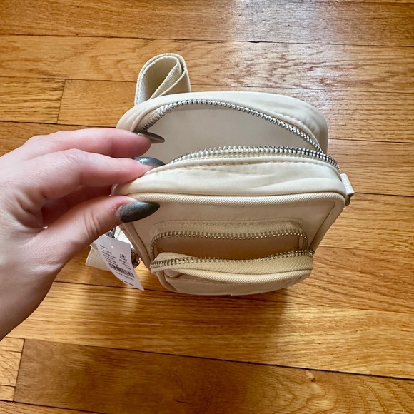 NWT Crossbody Bag, Cream Color, Adjustable Strap, Pacsun, New - Picture 3 of 3